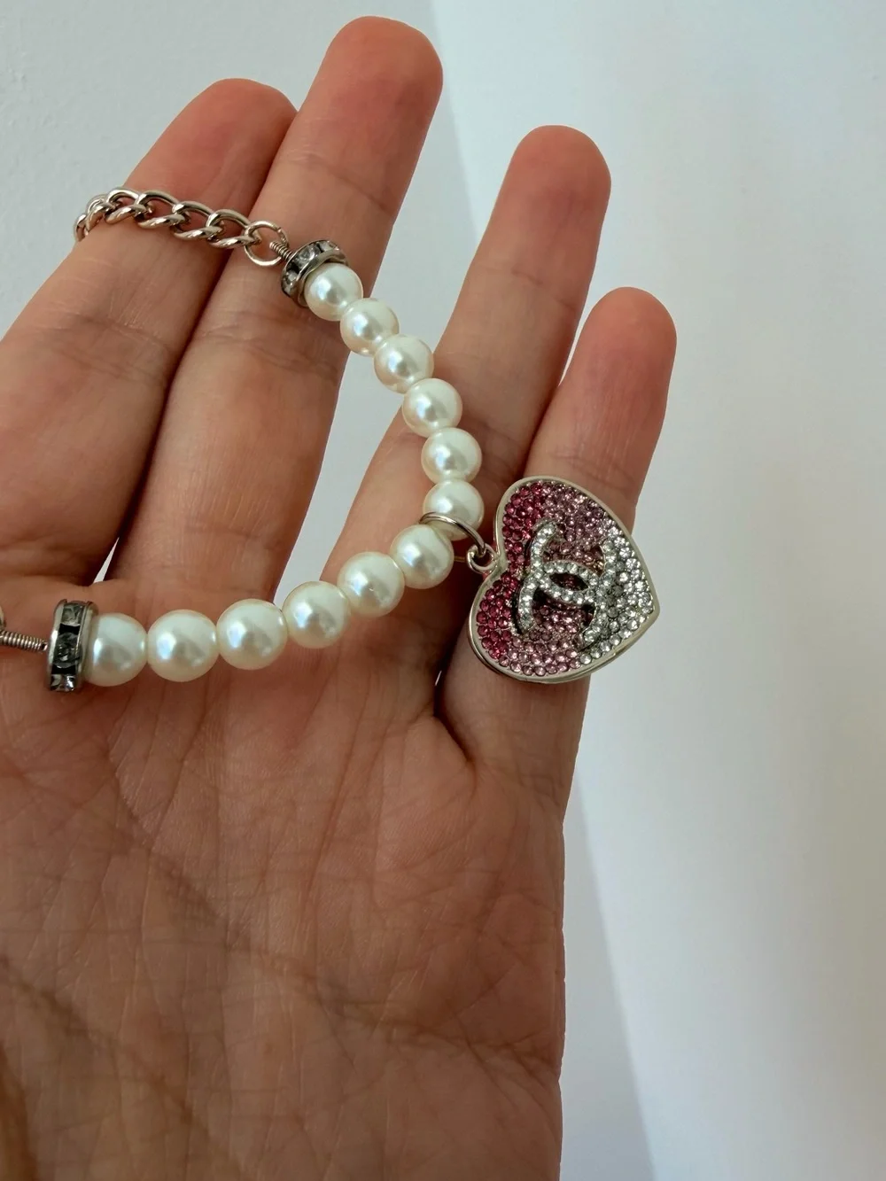 💗CHANEL Pearl Necklace with Pink Crystal Heart Pendant🤍
